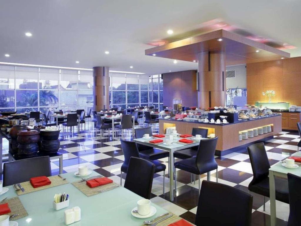 Hotel Santika Makassar Dış mekan fotoğraf